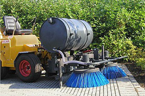 máquina barredora limpiadora de pavimentos con agua