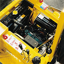 Máquina para la colocación de bordillos, losas y adoquines - TERCAST KNIK. Detalle motor